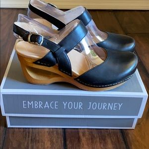 Brand New Dansko Taci Waxy Heel Clogs